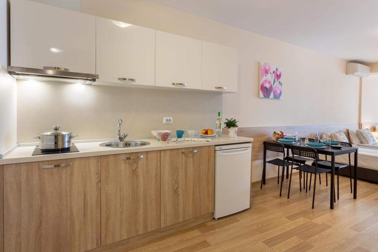 בורגאס Apartments Flora מראה חיצוני תמונה