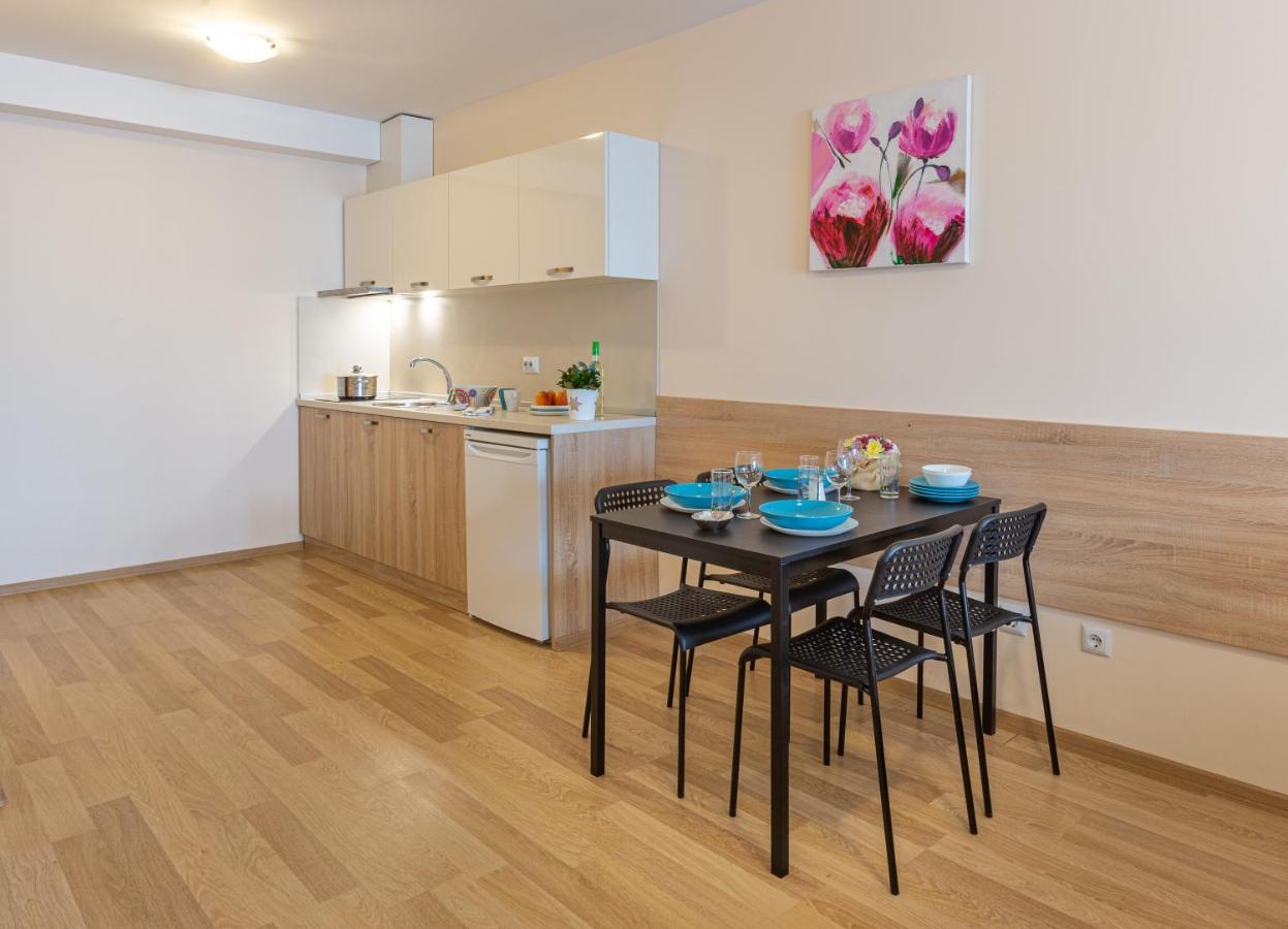 בורגאס Apartments Flora מראה חיצוני תמונה