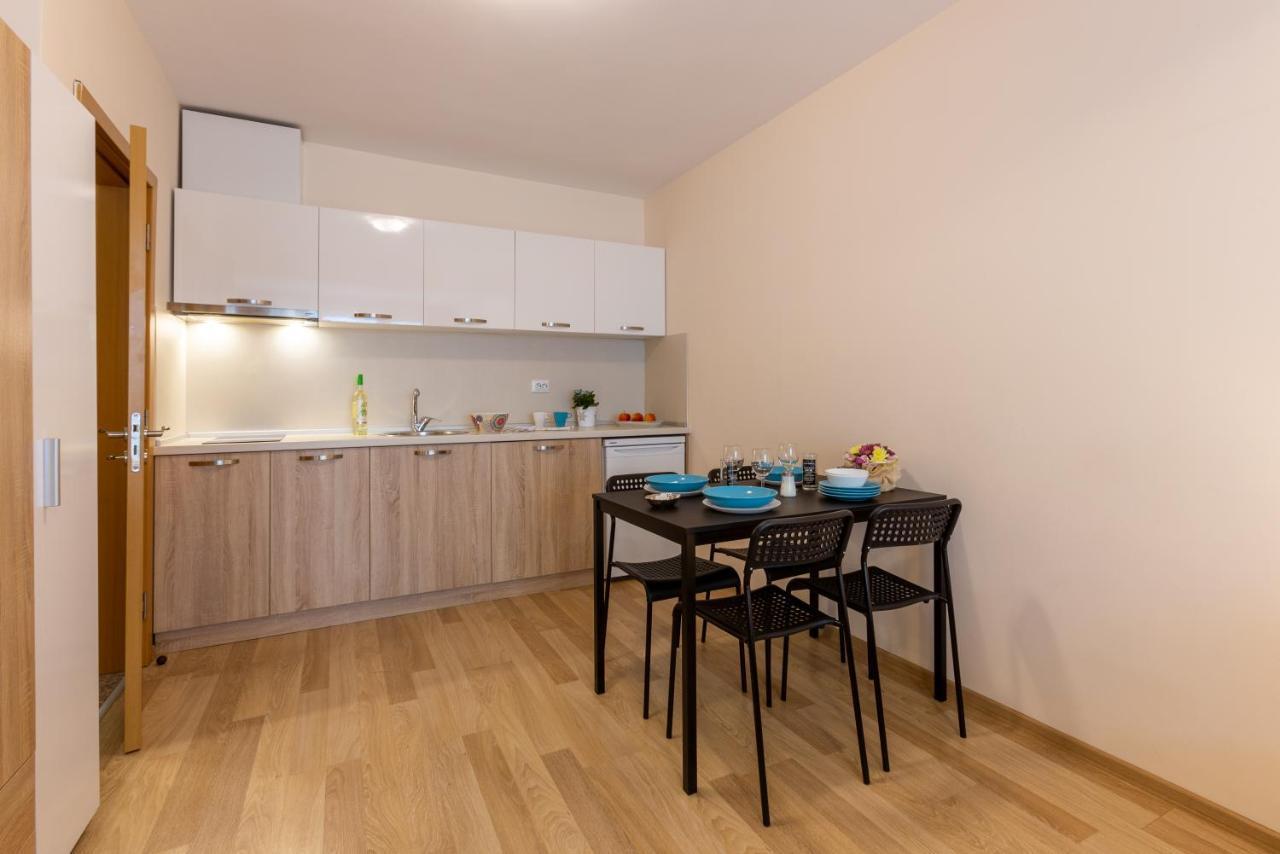 בורגאס Apartments Flora מראה חיצוני תמונה