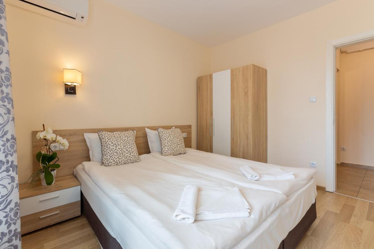 בורגאס Apartments Flora מראה חיצוני תמונה